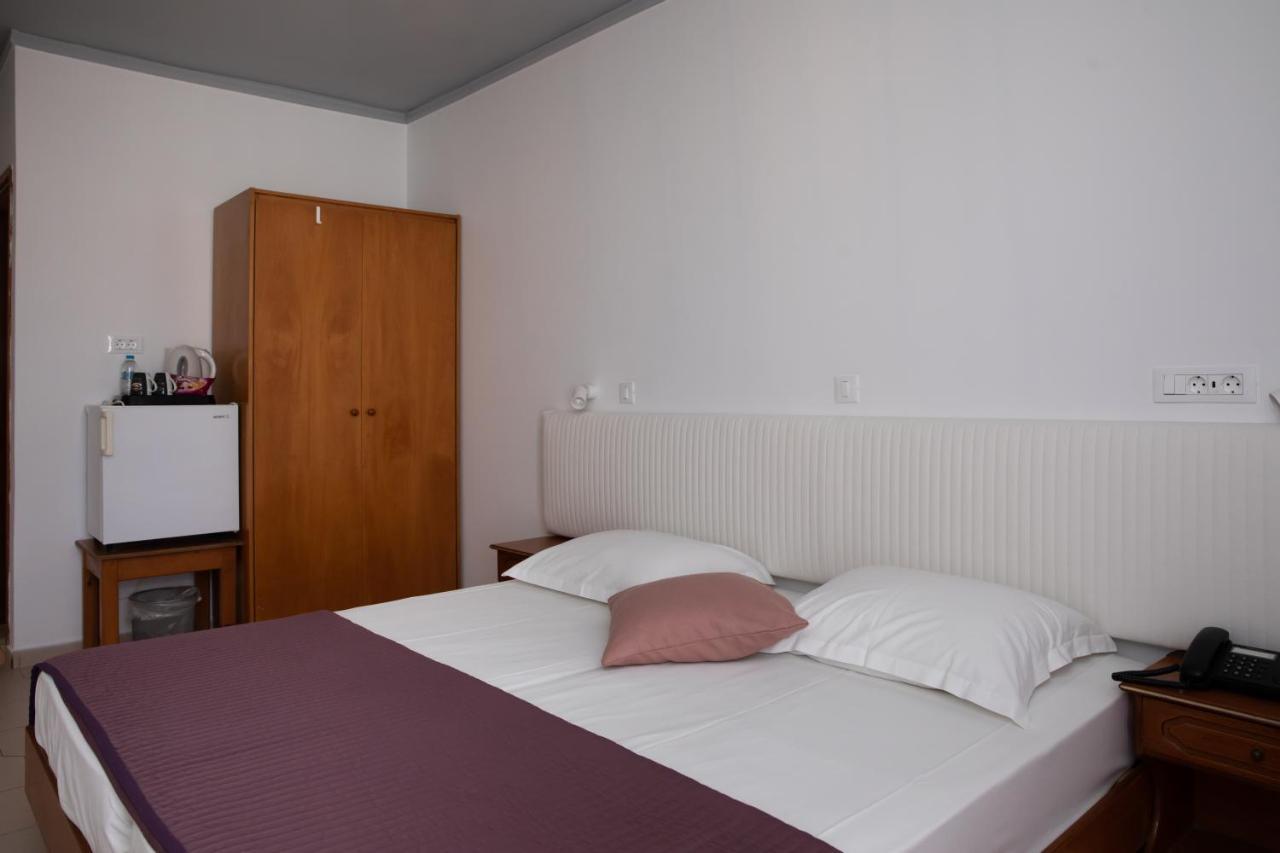 Sea Breeze Hotel Мастрихари Екстериор снимка